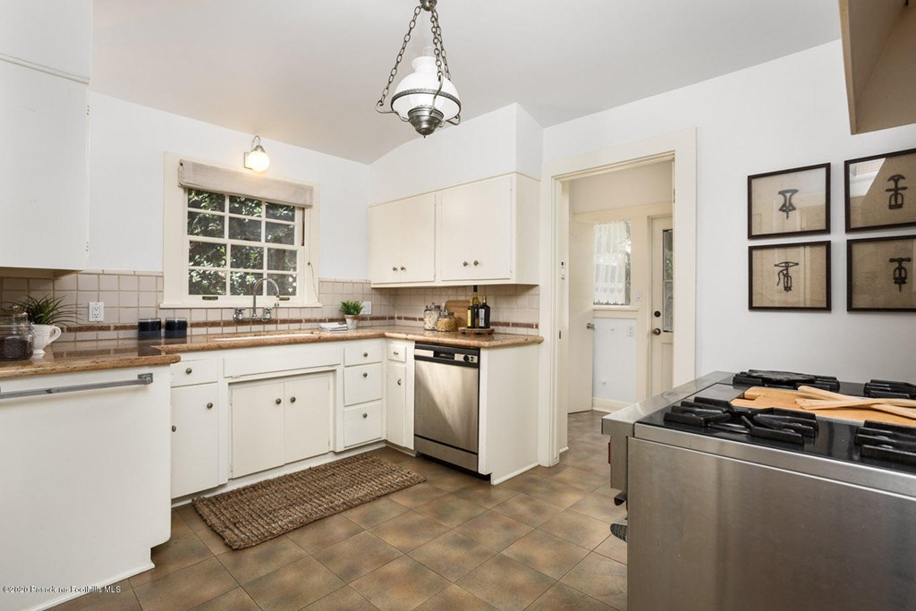 465 Allendale Road Pasadena, CA 91106 - Photo 18 of 37 572755