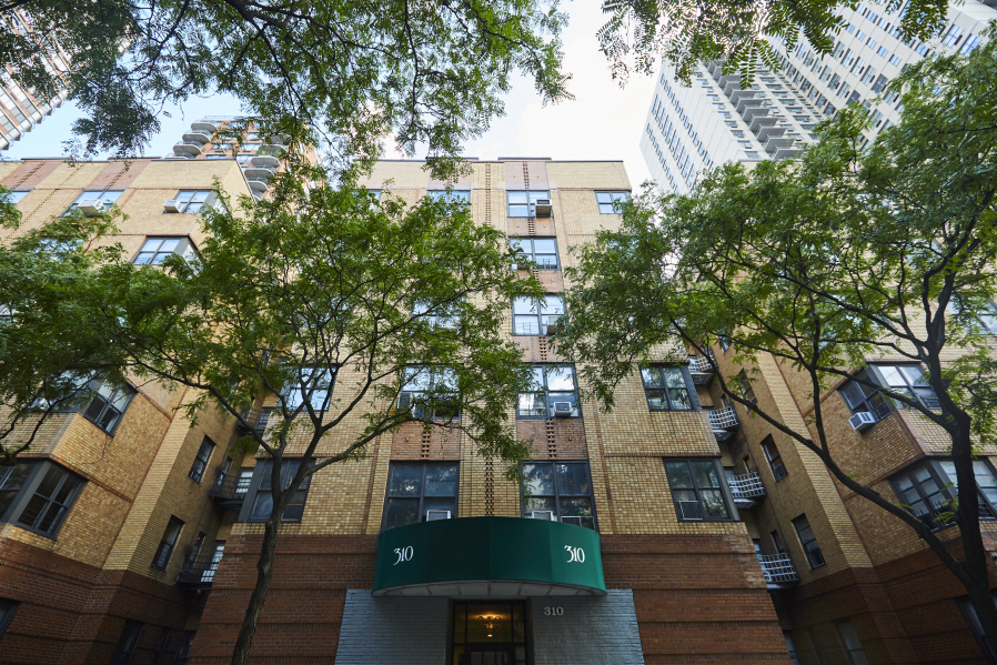 310 E 75th St, Manhattan, NY 10021 - Photo 2 of 3