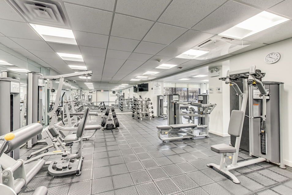 3930 N Pine Grove Ave, Chicago, IL 60613 - Photo 10 of 20