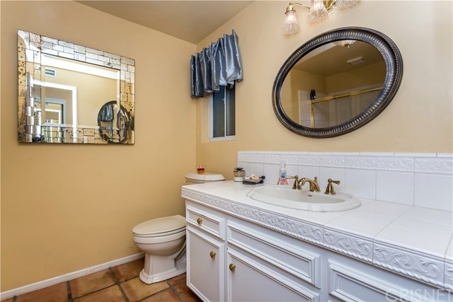 23565 Neargate Drive Newhall, CA 91321 - Photo 15 of 29