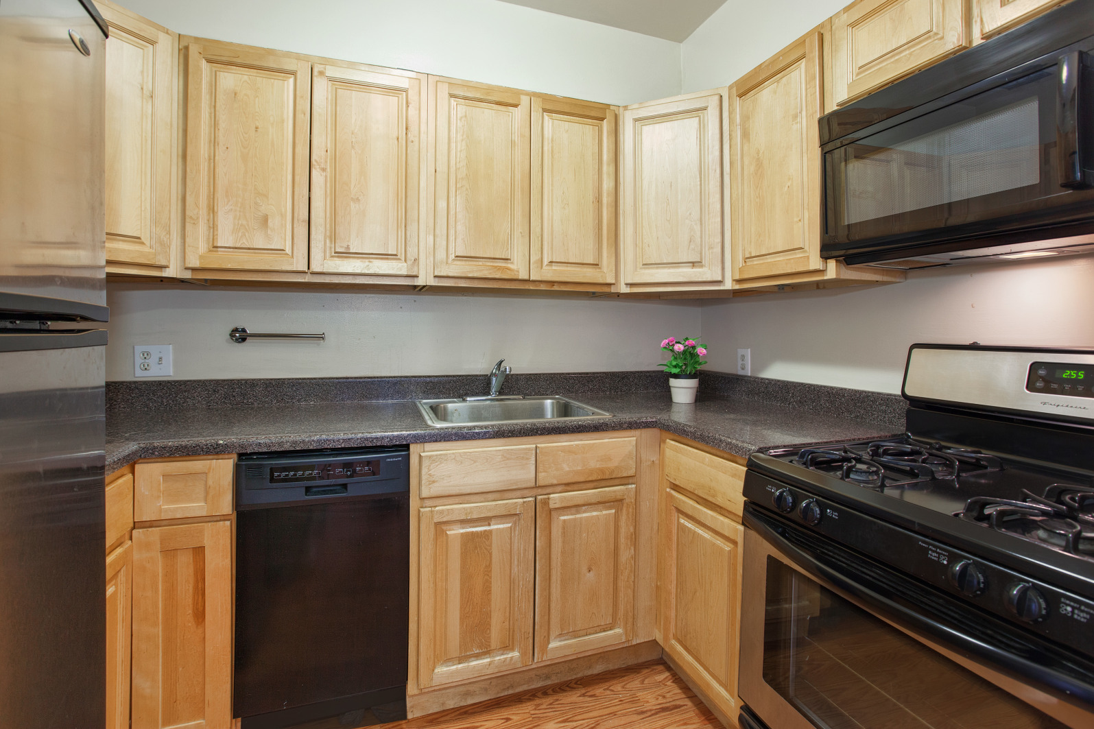 229 East 24th Street, Unit 4 Manhattan, NY 10010 - Photo 3 of 8