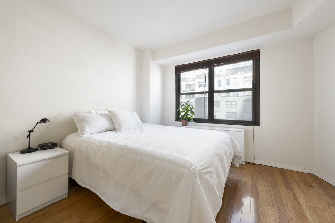 220 East 57th Street, Unit 16F Manhattan, NY 10022 - Photo 2 of 8