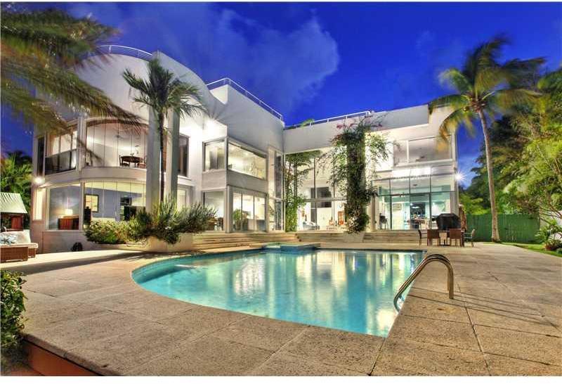 701 North Mashta Drive Key Biscayne, FL 33149 - Photo 2 of 19