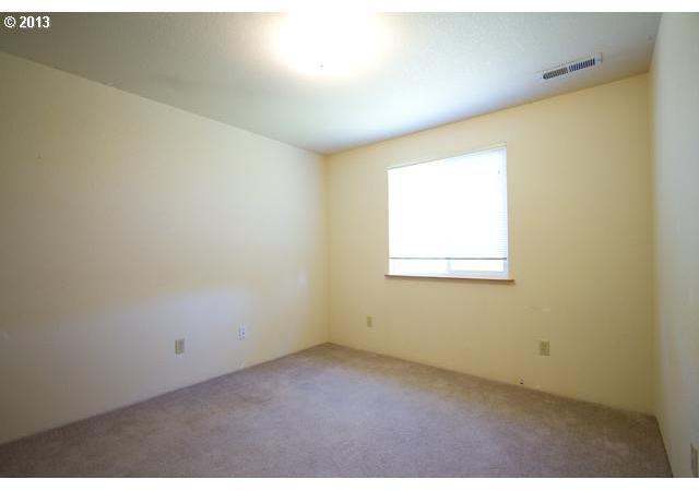 641 Southwest Larch Road Grants Pass, OR 97526 - Photo 6 of 10 Gallery Image 6