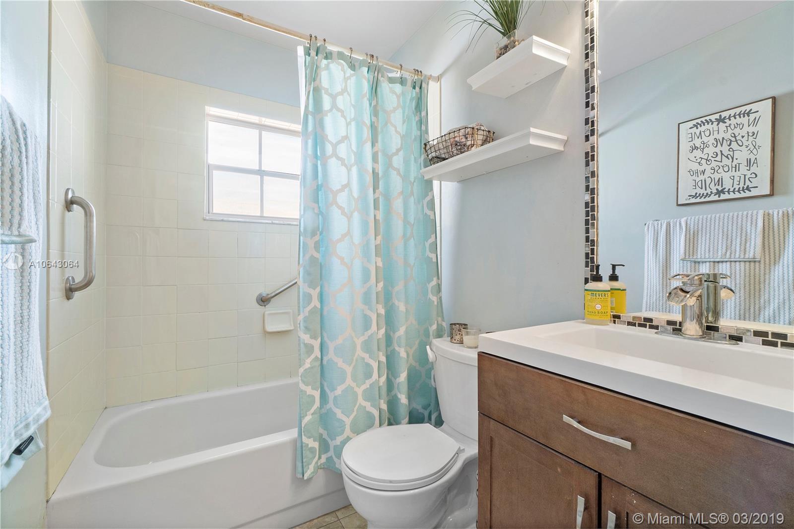 4334 Southwest 72nd Way Davie, FL 33314 - Photo 16 of 23