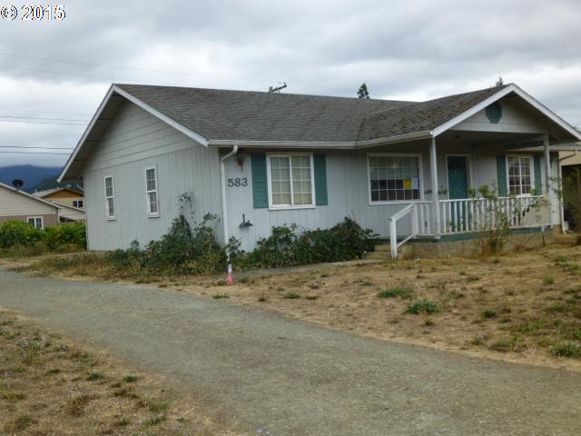 583 East 4th Avenue Riddle, OR 97469 - Photo 2 of 12