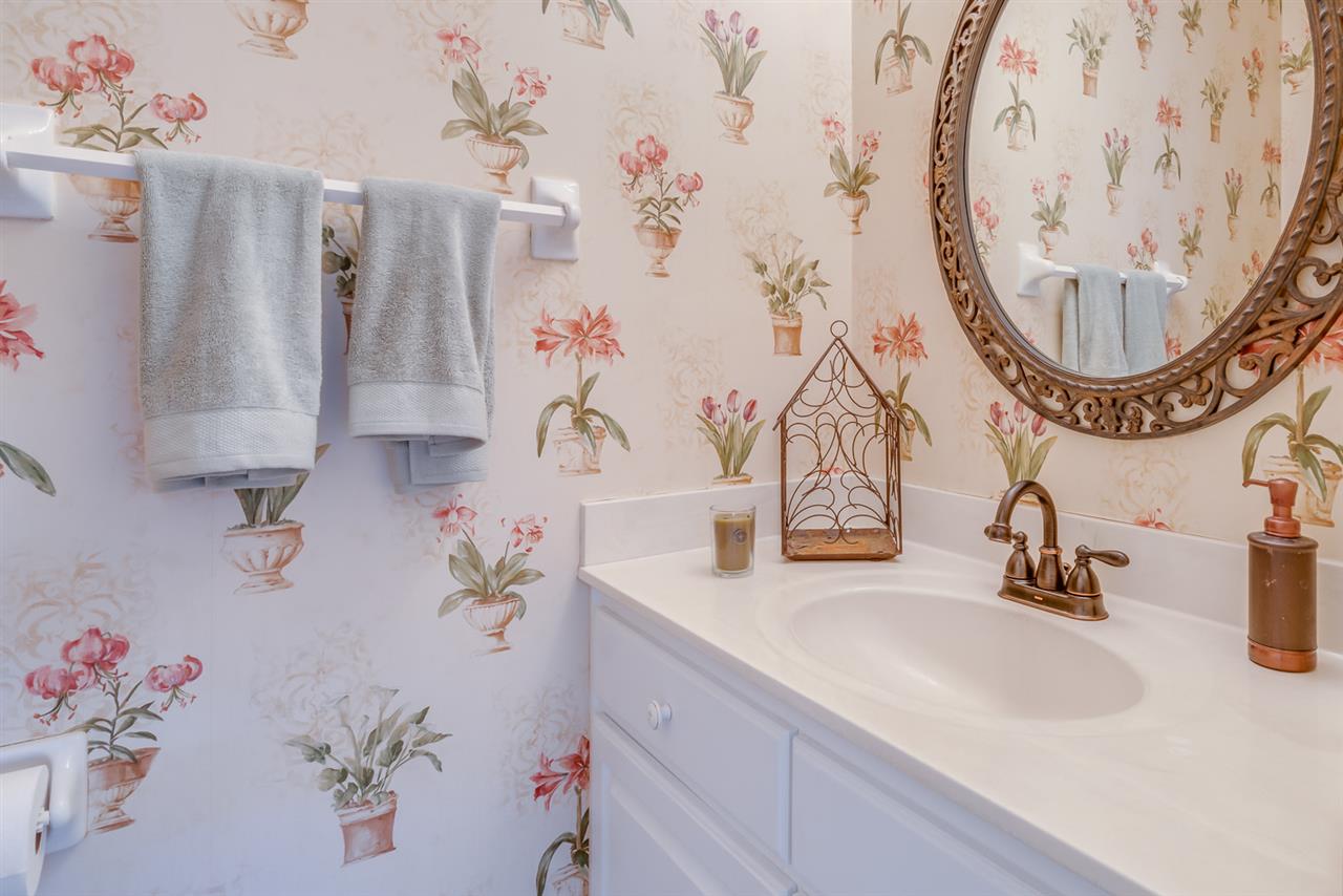 370 Avon Road Memphis, TN 38117 - Photo 12 of 25 Half Bath Behind Kitchen