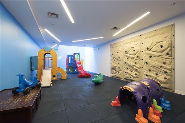 255 East 74th Street, Unit 8C Manhattan, NY 10021 - Photo 9 of 11