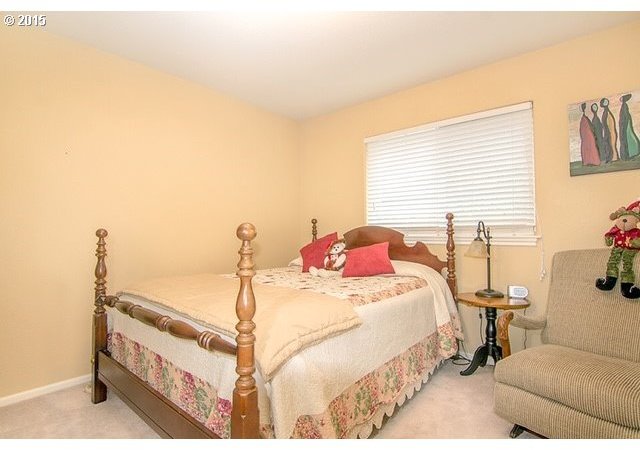 240 Village Drive Winchester, OR 97495 - Photo 7 of 19