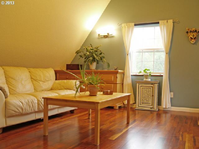 1734 Southwest Taylors Ferry Road Portland, OR 97219 - Photo 9 of 16 Gallery Image 9