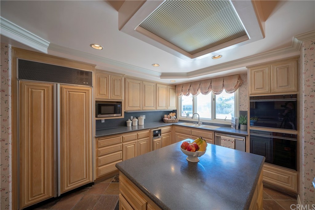 16282 Typhoon Lane Huntington Beach, CA 92649 - Photo 8 of 39