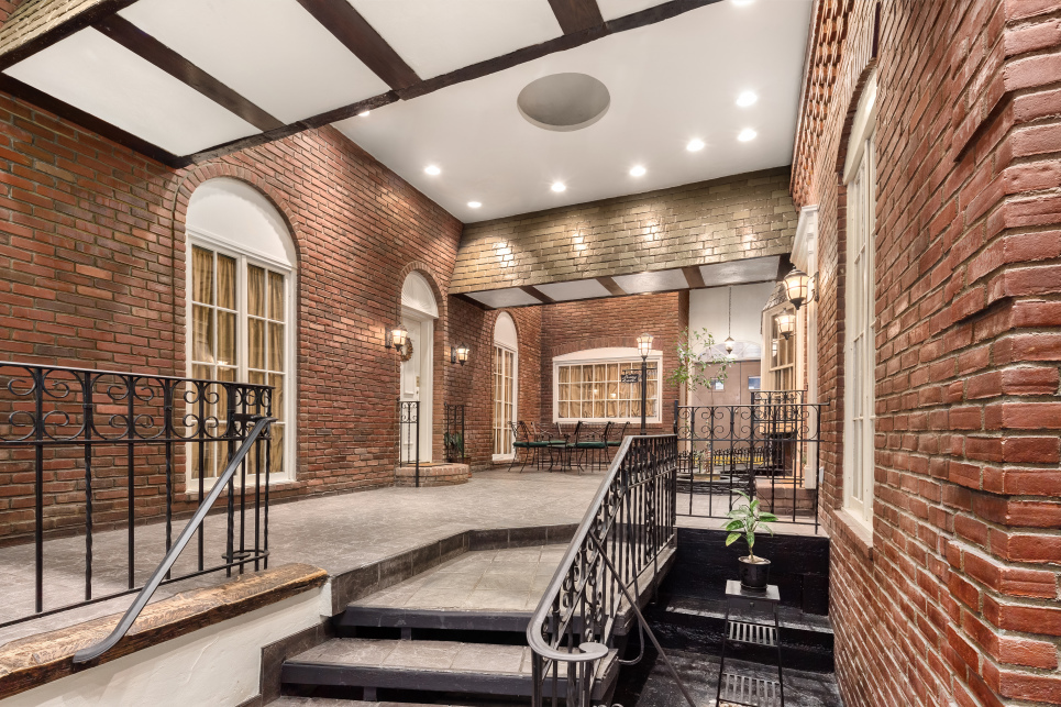 Penny Lane 215 E 24th St, Manhattan, NY 10010 - Photo 3 of 19