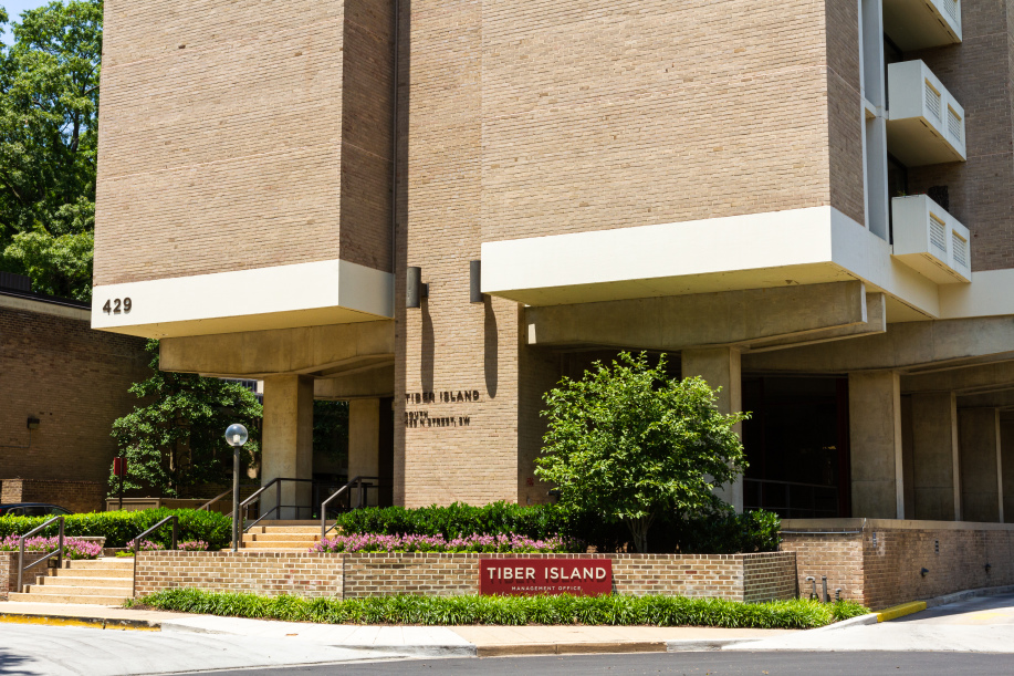 Tiber Island 429 N St SW, Washington, DC 20024 - Photo 2 of 2