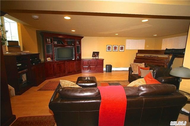 75 Sandy Hollow Road Port Washington, NY 11050 - Photo 14 of 20