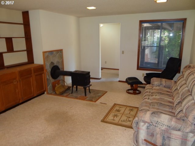 700 Evergreen Loop Reedsport, OR 97467 - Photo 13 of 32 Gallery Image 13