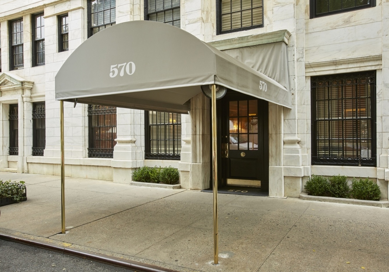 570 Park Ave, Manhattan, NY 10065 - Photo 6 of 7