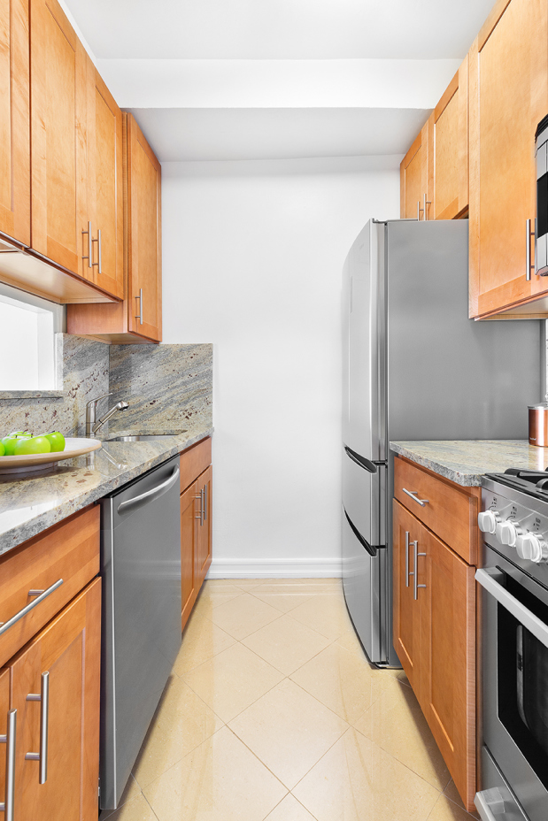 33 Greenwich Avenue, Unit 10M Manhattan, NY 10014 - Photo 3 of 11