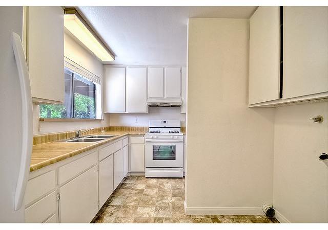 1353 Panorama Ridge Road Oceanside, CA 92056 - Photo 5 of 17 Room for Washer and Dryer in Kitchen