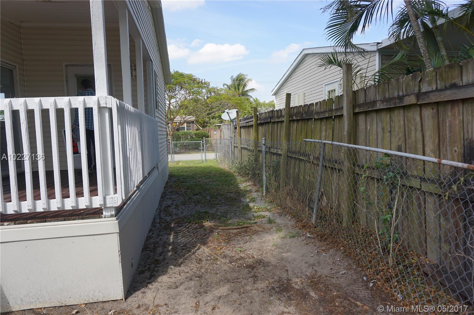 22850 Cascade Road Boca Raton, FL 33428 - Photo 4 of 16