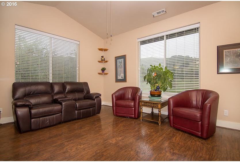 1606 Buckhorn Road Roseburg, OR 97470 - Photo 5 of 31 Gallery Image 5