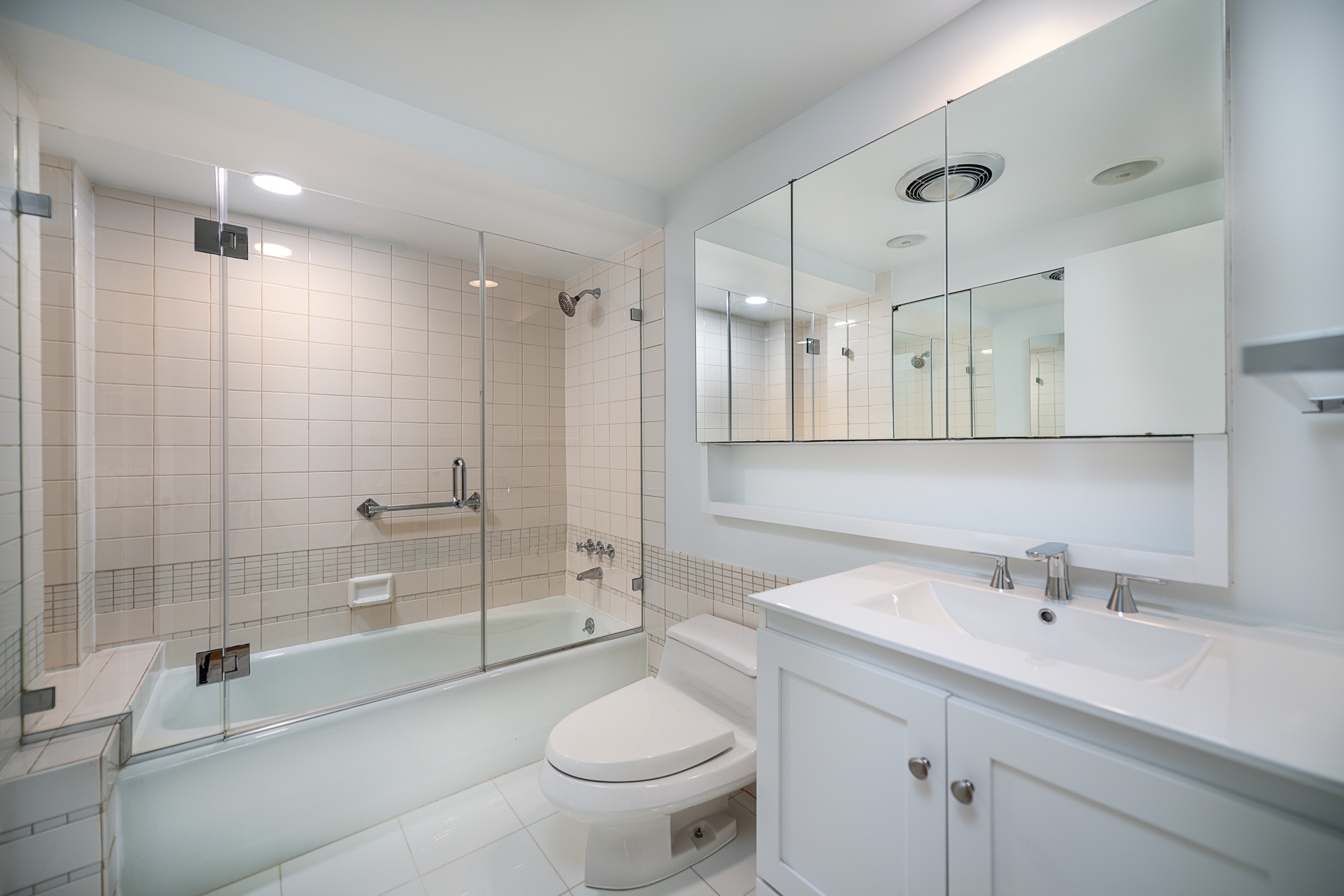 40 East 61st Street, Unit 8C Manhattan, NY 10065 - Photo 7 of 12