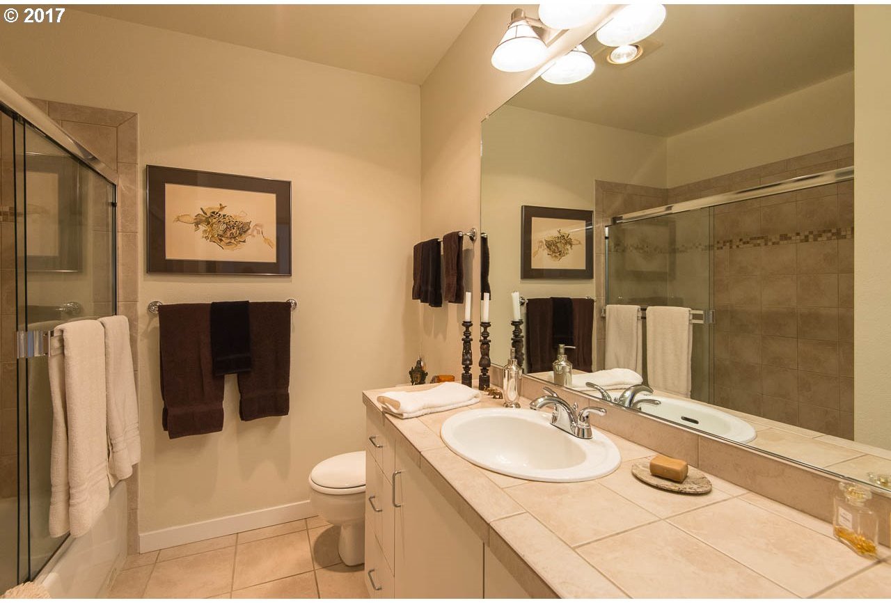 423 Northwest Uptown Terrace, Unit 1A Portland, OR 97210 - Photo 10 of 18