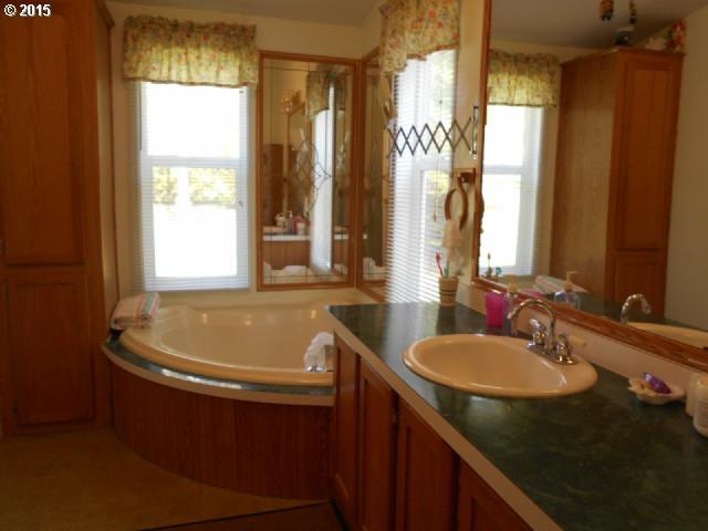 502 Carleton Road Washougal, WA 98671 - Photo 4 of 16 Gallery Image 4