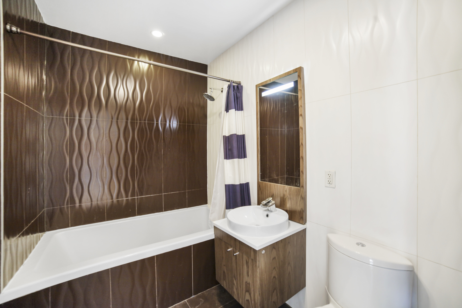 90 North 5th Street, Unit 1C Brooklyn, NY 11249 - Photo 10 of 17