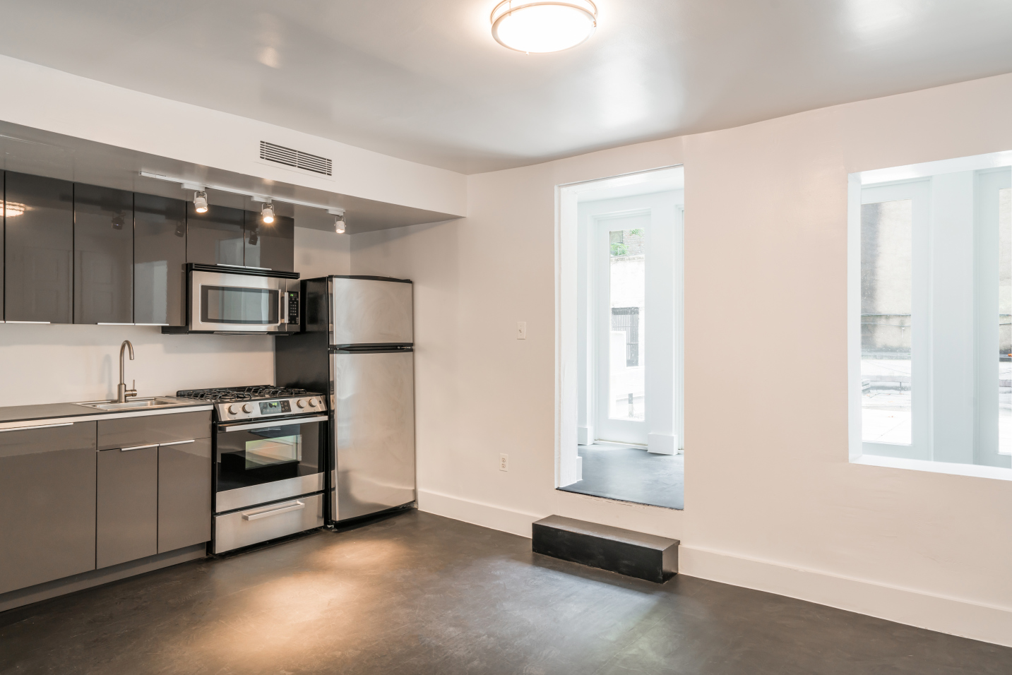 30 Jane Street, Unit 1 Manhattan, NY 10014 - Photo 2 of 7