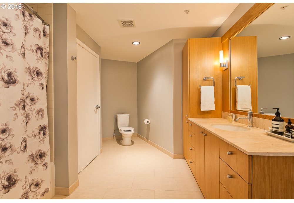 2351 Northwest Westover Road, Unit 308 Portland, OR 97210 - Photo 16 of 21 Gallery Image 16