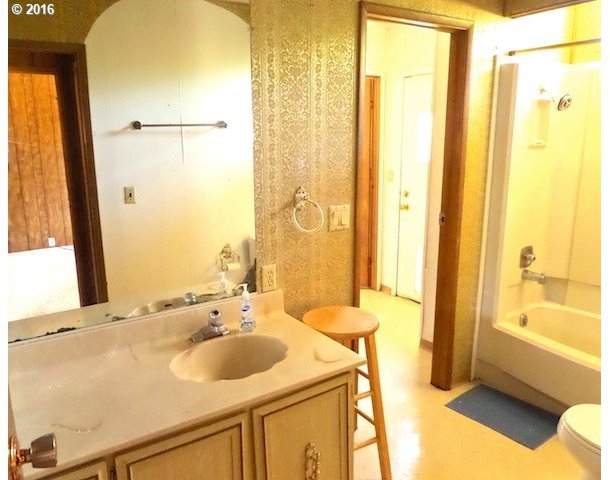 1332 Doerner Road Roseburg, OR 97471 - Photo 13 of 27