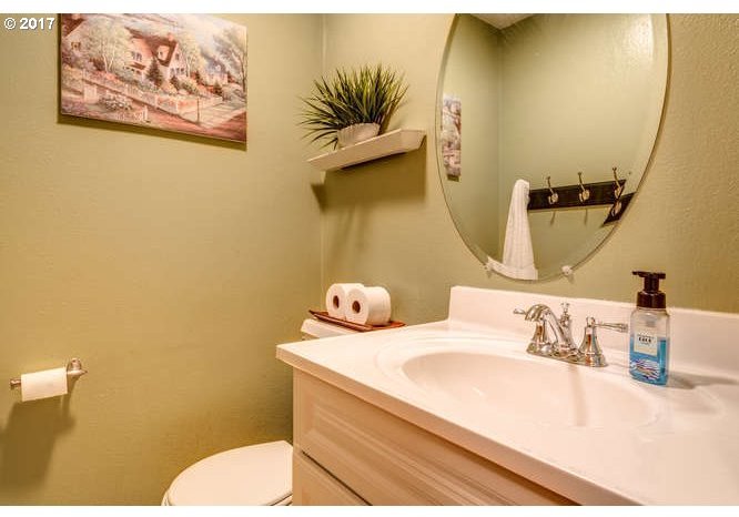 2244 Southeast Barnes Road Gresham, OR 97080 - Photo 14 of 32 Gallery Image 14
