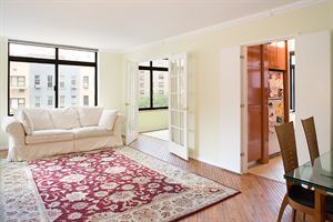 400 East 70th Street, Unit 404 Manhattan, NY 10021 - Photo 2 of 5