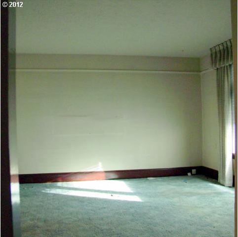 19725 Southeast Stark Street Portland, OR 97233 - Photo 5 of 9