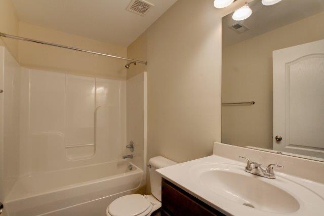 992 South Ash Ridge Drive, Unit B Clarksville, TN 37042 - Photo 21 of 27