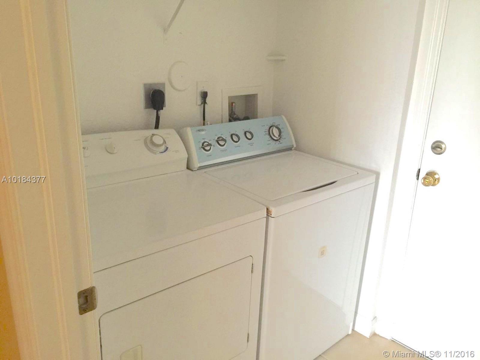 22012 Southwest 95th Place Cutler Bay, FL 33190 - Photo 11 of 16