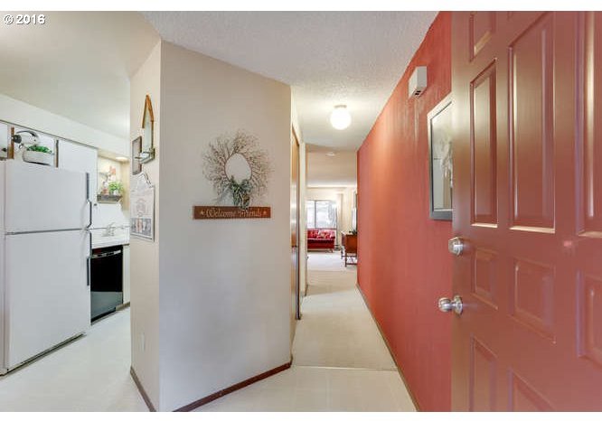 14828 Southwest 109th Avenue Tigard, OR 97224 - Photo 4 of 31