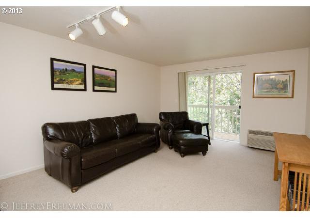 1129 Southwest Gaines Street Portland, OR 97239 - Photo 5 of 13