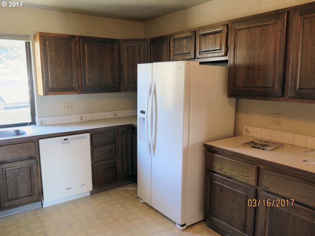 1201 Southwest 23rd Street Pendleton, OR 97801 - Photo 7 of 17