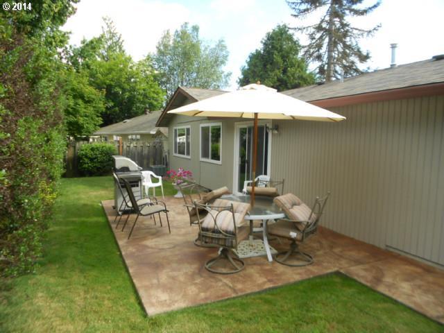 4940 Southwest Butternut Place Aloha, OR 97078 - Photo 3 of 13 Gallery Image 3