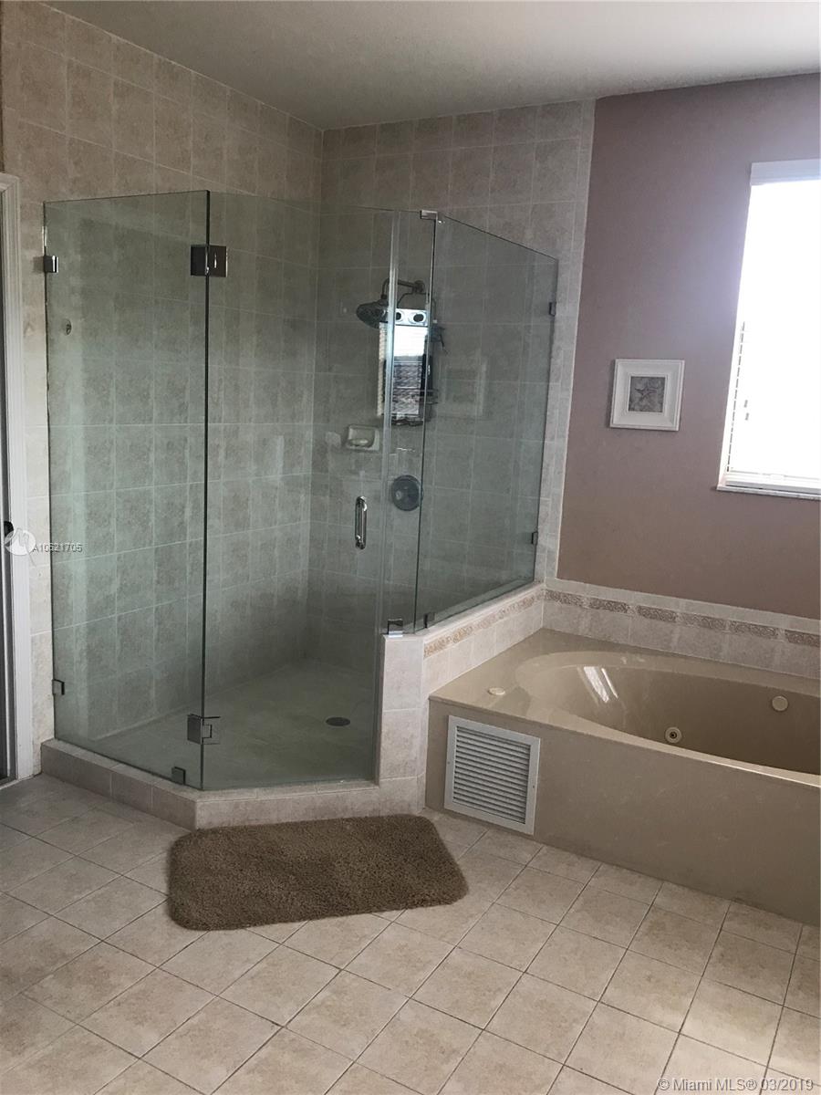 1560 Southwest 150 Road Miami, FL 33194 - Photo 11 of 22 Gallery Image 11