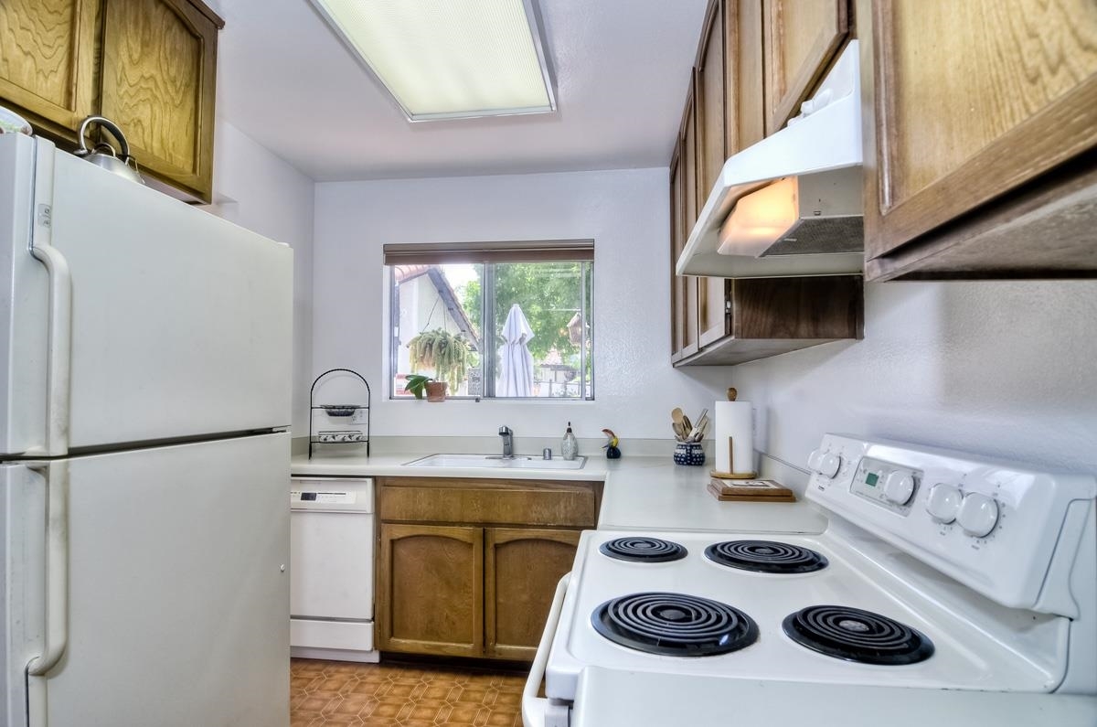 1810 Belle Grove Road Encinitas, CA 92024 - Photo 10 of 19