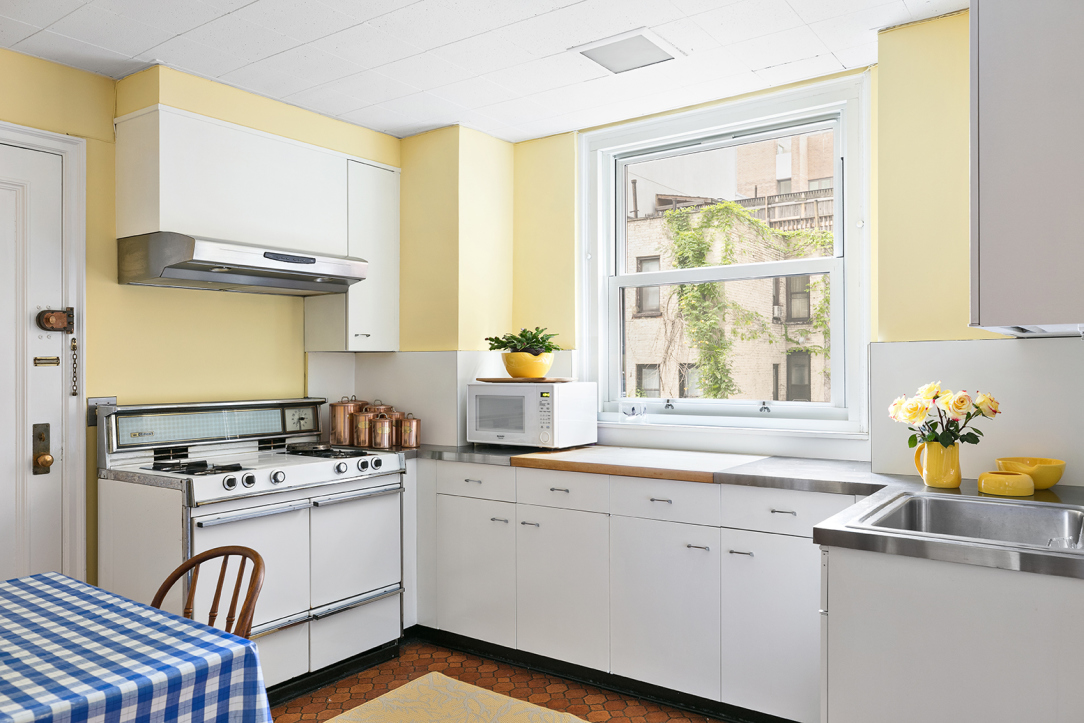 215 E 72nd Street, Unit 3E Manhattan, NY 10021 - Photo 2 of 9