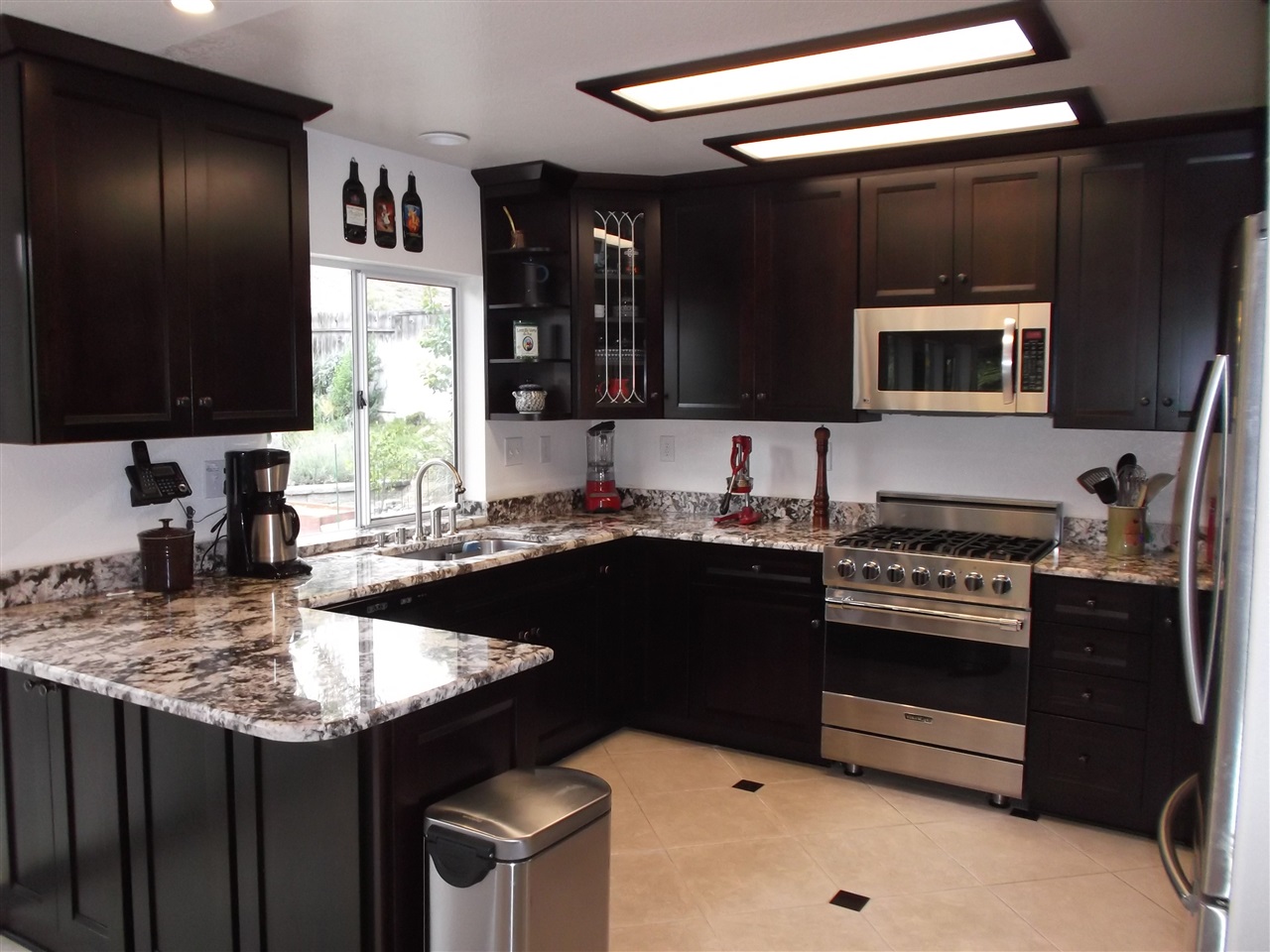 562 Fern Ridge Court Oceanside, CA 92058 - Photo 4 of 25 Gallery Image 4