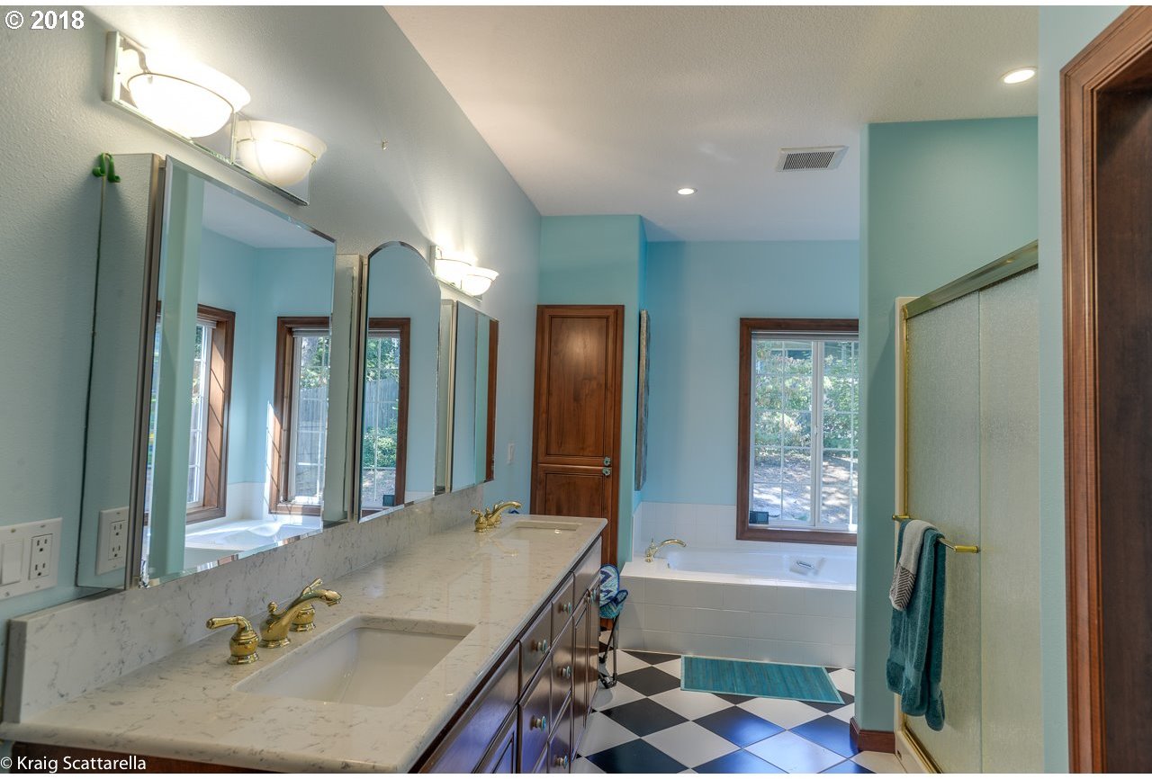 3123 Southwest Huber Street Portland, OR 97219 - Photo 17 of 23