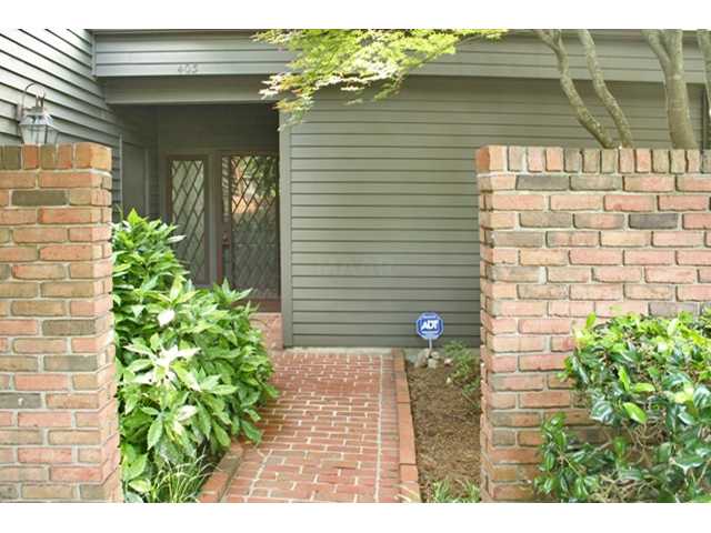 403 12 Oaks Circle Memphis, TN 38117 - Photo 2 of 25 Welcome to this home! The door (can barely see) to left of front door goes into 2 door garage. It also has a door directly into the kitchen.)