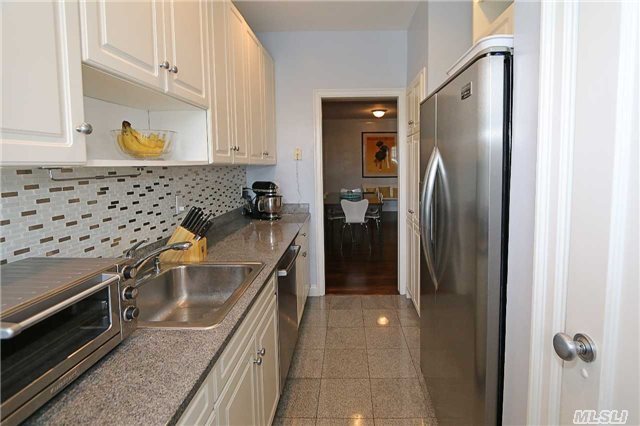 8 Barstow Road, Unit 2L Great Neck, NY 11021 - Photo 11 of 20