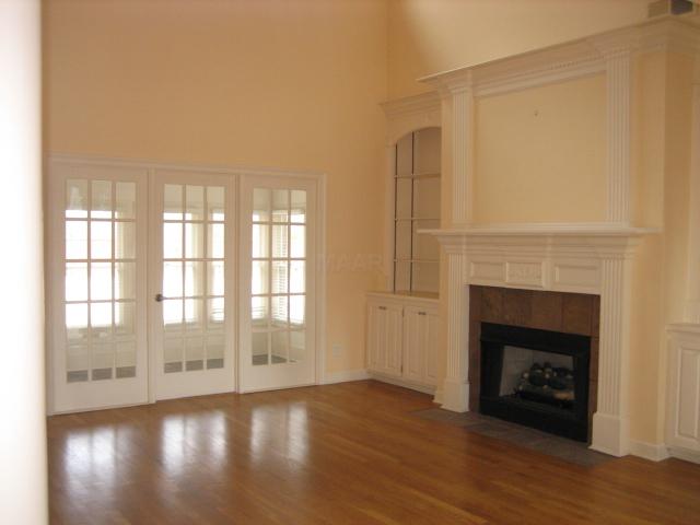 984 Summer Spring Road Collierville, TN 38017 - Photo 4 of 12 Beautiful great room with sparkling hardwood floors.