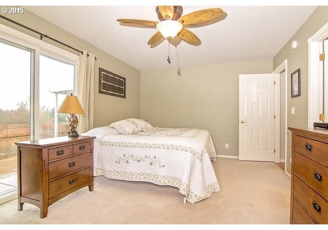 240 Village Drive Winchester, OR 97495 - Photo 5 of 19