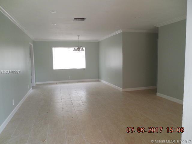 820 West 9th Street Riviera Beach, FL 33404 - Photo 3 of 12 Gallery Image 3